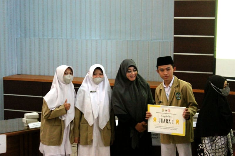 Keren, Tim Olimpiade Kimia Malhikdua Raih Juara 1 di UIN Sunan Kalijaga