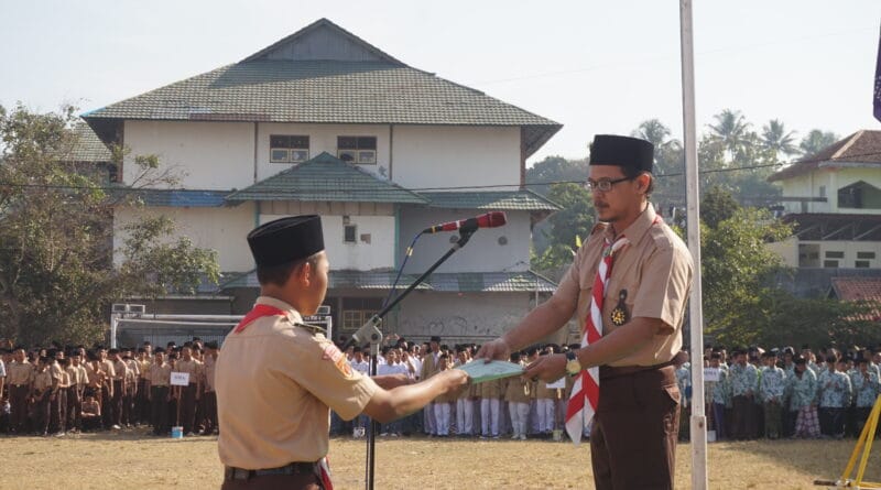 MA AL HIKMAH 2 BREBES PERINGATI HARI PRAMUKA KE-62