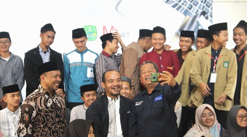 MEMBENTUK SISWA YANG GEMAR BERLITERASI, DENGAN WORKSHOP JURNALISTIK