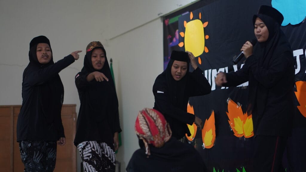Penampilan Drama Memukau di MATSAMA Madrasah Aliyah Al Hikmah 2 Siswa Baru Terinspirasi oleh Karya Kreatif
