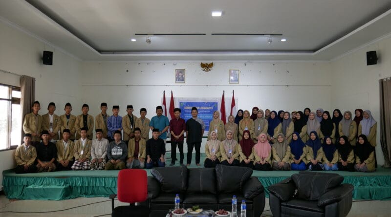 SEMINAR DAN LOKAKARYA LITERASI YANG ASIK DI PESANTREN