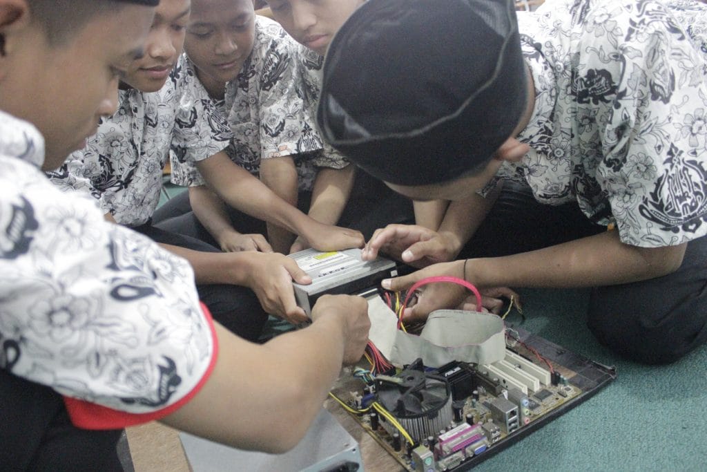 Laboratorium perakitan komputer jaringan