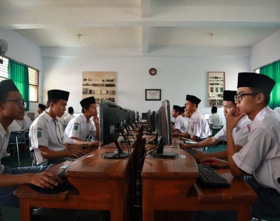 Laboratorium komputer (MULTIMEDIA)